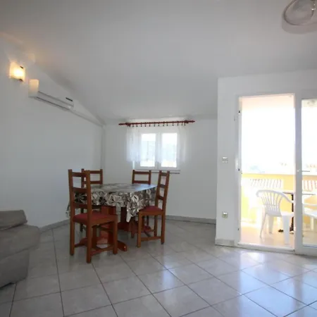 Apartament In Mit Eigenem Balkon By Interhome *