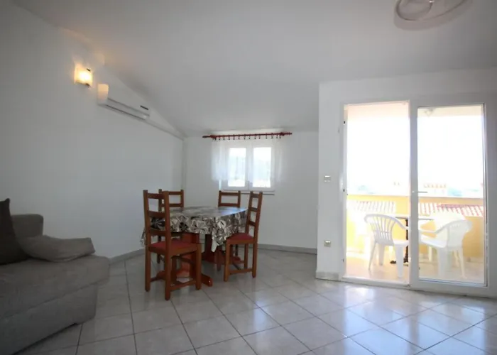 Apartament In Mit Eigenem Balkon By Interhome *